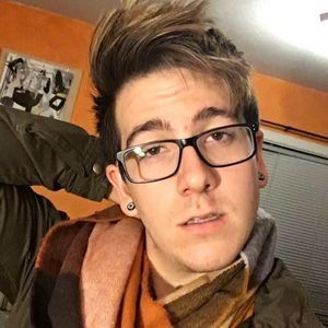 Meet your Posher, Adam